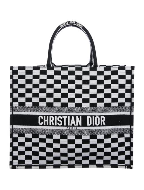 dior checker|christian Dior freshness checker.